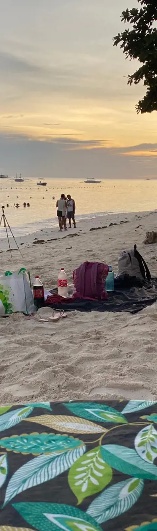 Alona Beach: Paradies für Sonnenanbeter*innen